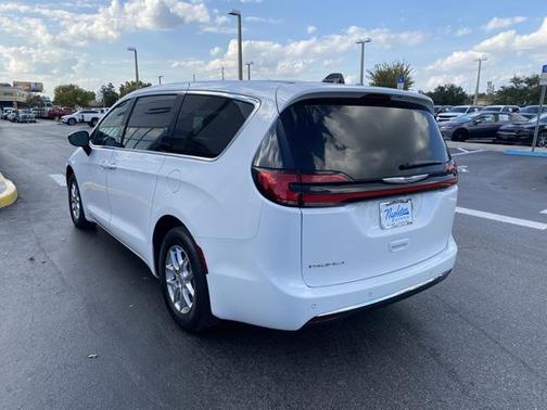 2025 Chrysler Pacifica L