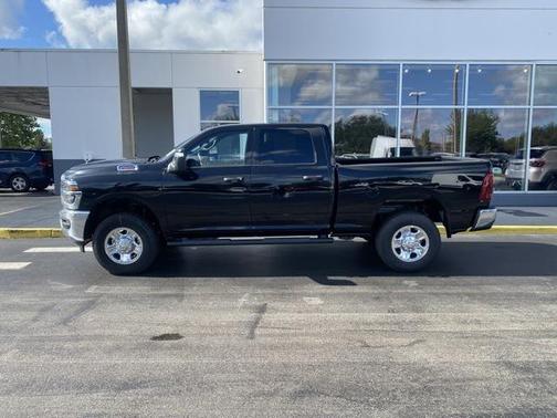 2025 RAM 2500 Tradesman Crew Cab 4x4 6'4' Box