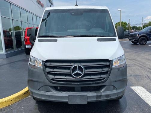 Arctic White 2024 Mercedes-Benz Sprinter 2500 Cargo 144 WB