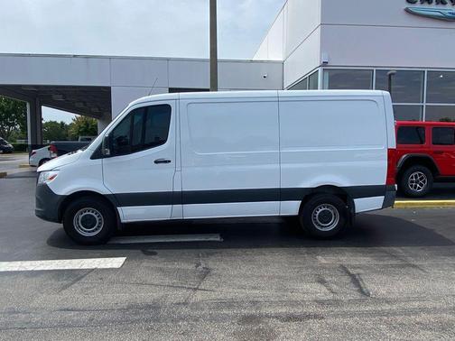 Arctic White 2024 Mercedes-Benz Sprinter 2500 Cargo 144 WB