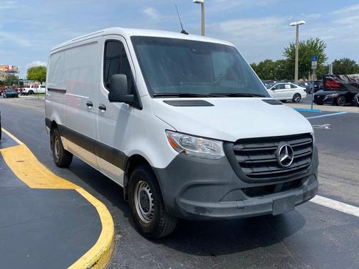 Arctic White 2024 Mercedes-Benz Sprinter 2500 Cargo 144 WB