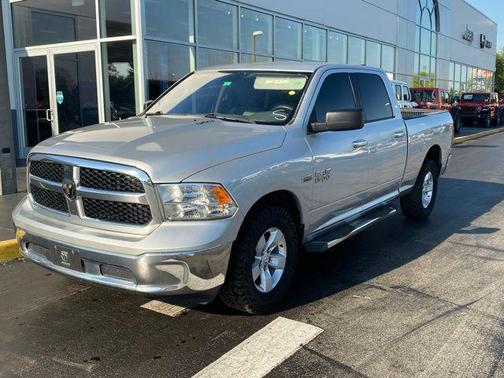 Bright Silver Metallic Clearcoat 2018 RAM 1500 SLT
