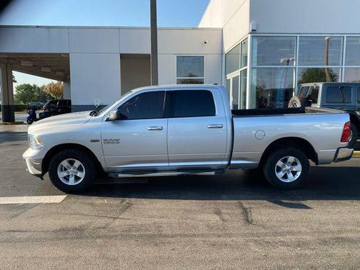 Bright Silver Metallic Clearcoat 2018 RAM 1500 SLT
