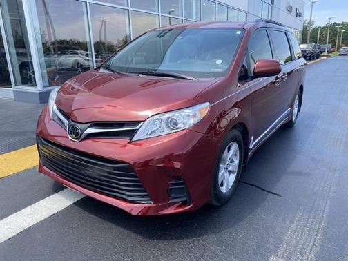 2019 Toyota Sienna LE