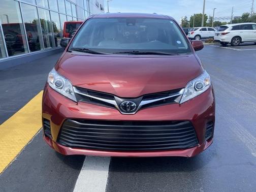 2019 Toyota Sienna LE