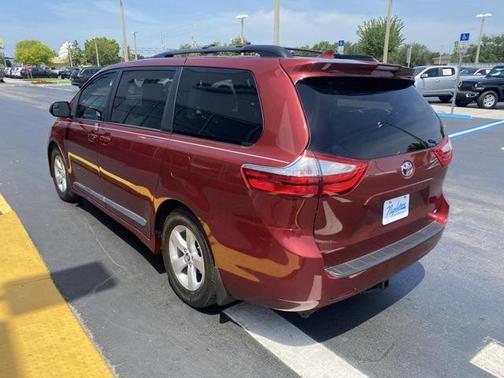 2019 Toyota Sienna LE