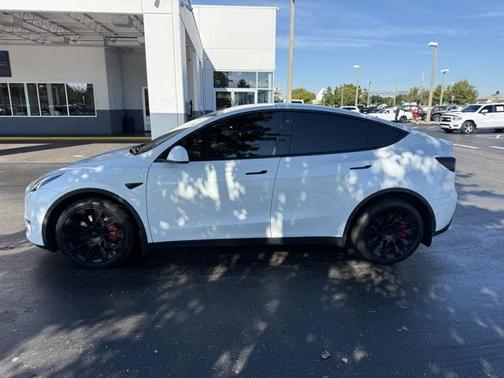 2022 Tesla Model Y Long Range Dual Motor All-Wheel Drive
