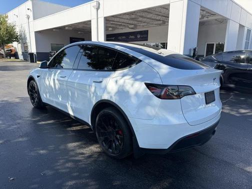 2022 Tesla Model Y Long Range Dual Motor All-Wheel Drive