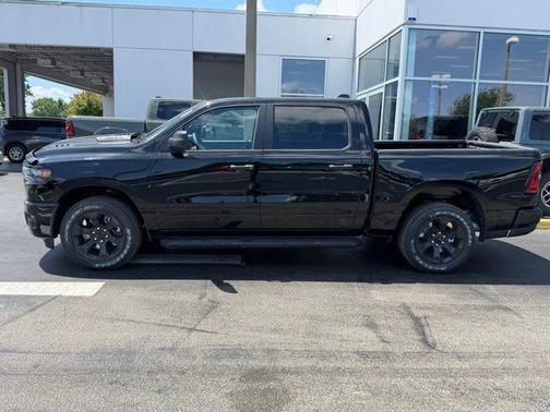 Diamond Black Crystal Pearlcoat 2026 RAM 1500 Express