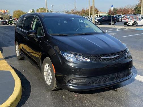 2023 Chrysler Voyager LX