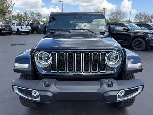 2025 Jeep Wrangler 4-Door Sahara 4x4
