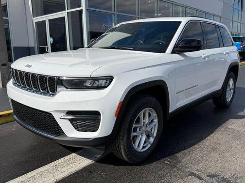 Bright White Clearcoat 2026 Jeep Grand Cherokee Altitude