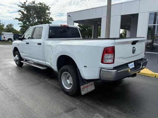 2024 RAM 3500 Big Horn Crew Cab 4x4 8' Box