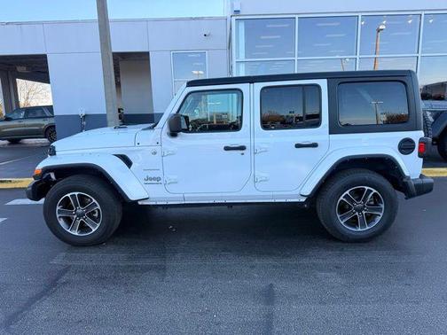 2023 Jeep Wrangler 4-Door Sahara 4x4