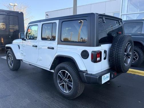 2023 Jeep Wrangler 4-Door Sahara 4x4