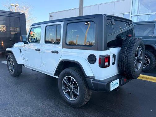 2023 Jeep Wrangler 4-Door Sahara 4x4
