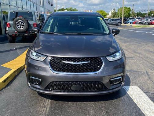 Granite Crystal Metallic Clearcoat 2023 Chrysler Pacifica Touring L