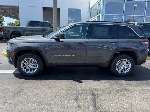 Baltic Gray Metallic Clearcoat 2026 Jeep Grand Cherokee Altitude