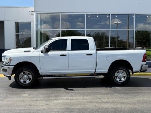 2024 RAM 2500 Tradesman Crew Cab 4x4 6'4' Box