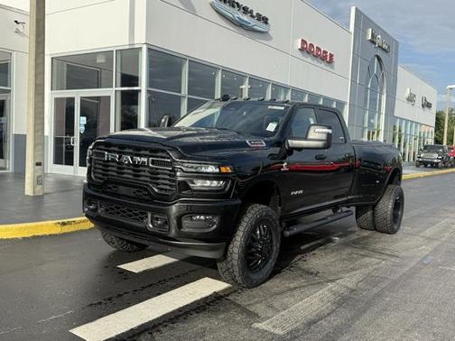 2025 RAM 3500 Big Horn Crew Cab 4x4 8' Box