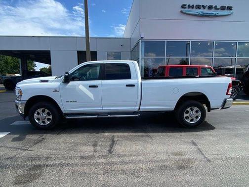 Bright White Clearcoat 2024 RAM 2500 Big Horn Crew Cab 4x4 8' Box