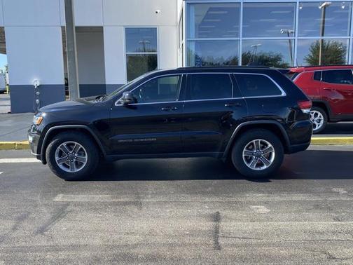 2020 Jeep Grand Cherokee Laredo
