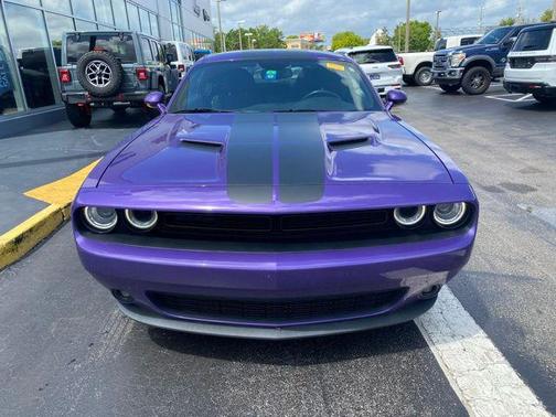 Plum Crazy Pearlcoat 2023 Dodge Challenger SXT