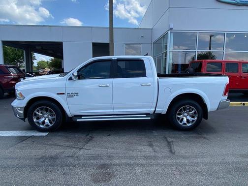 Bright White Clearcoat 2019 RAM 1500 Laramie