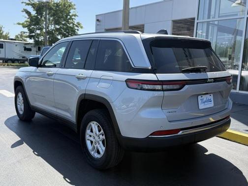 2022 Jeep Grand Cherokee Laredo