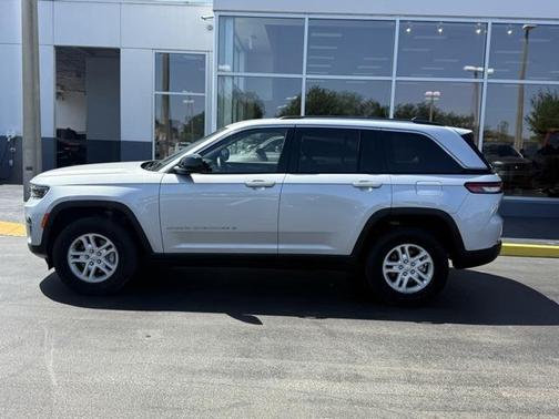 2022 Jeep Grand Cherokee Laredo