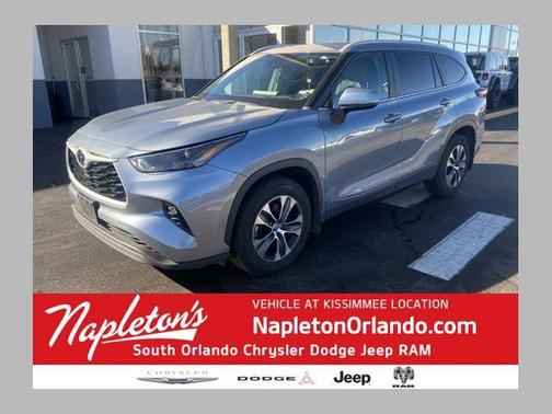 Moon Dust 2023 Toyota Highlander XLE