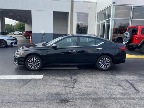 Super Black Clearcoat 2024 Nissan Altima 2.5 SV
