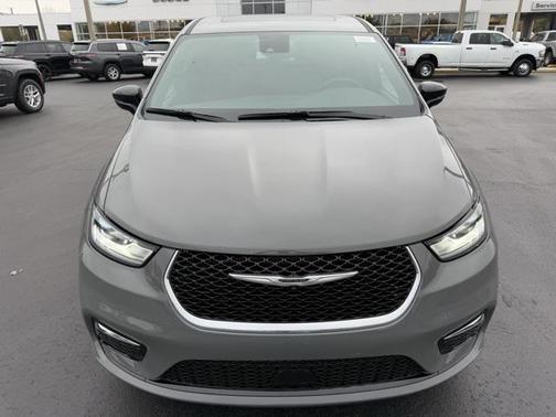 2025 Chrysler Pacifica L
