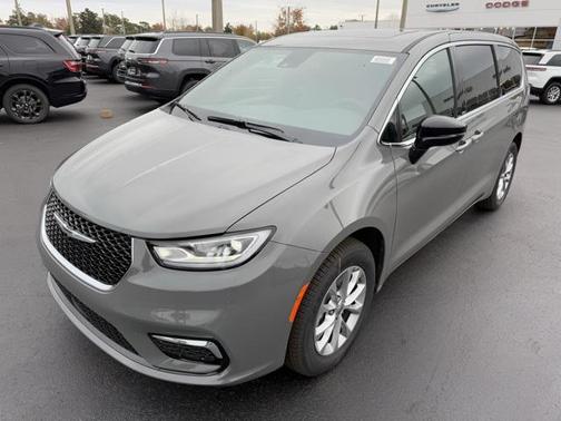 2025 Chrysler Pacifica L