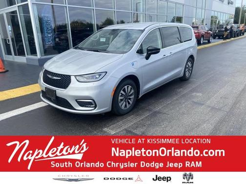 2024 Chrysler Pacifica Hybrid Select