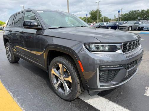 Baltic Gray Metallic Clearcoat 2026 Jeep Grand Cherokee Limited