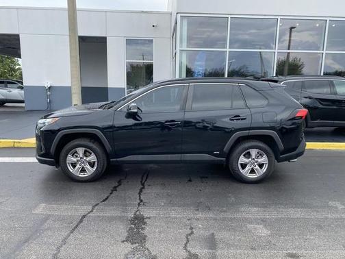 2022 Toyota RAV4 Hybrid XLE