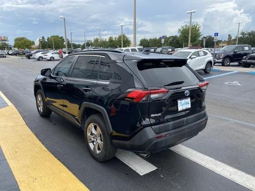 2022 Toyota RAV4 Hybrid XLE