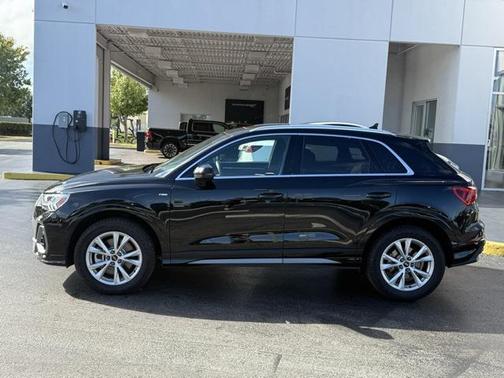 2025 Audi Q3 Premium 45 TFSI S line quattro Tiptronic