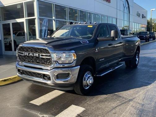 2022 RAM 3500 Tradesman Crew Cab 4x4 8' Box