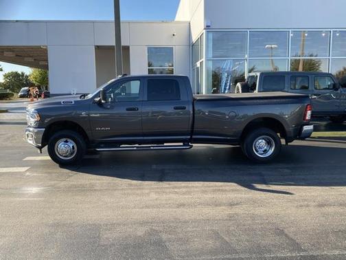 2022 RAM 3500 Tradesman Crew Cab 4x4 8' Box