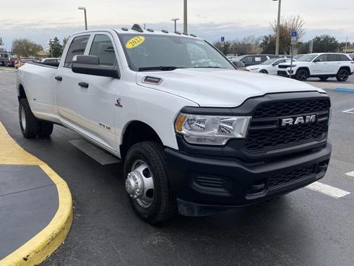 2022 RAM 3500 Tradesman Crew Cab 4x4 8' Box