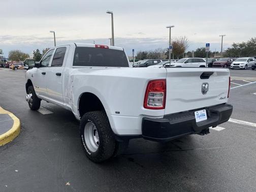 2022 RAM 3500 Tradesman Crew Cab 4x4 8' Box