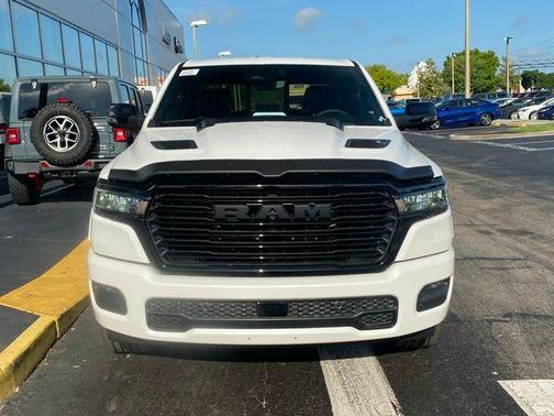 Ivory White Tri-Coat Pearlcoat 2026 RAM 1500 Laramie