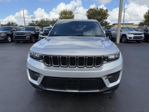 2025 Jeep Grand Cherokee Laredo