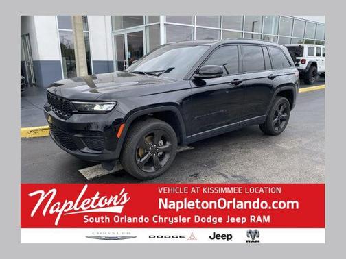 Diamond Black Crystal Pearlcoat 2023 Jeep Grand Cherokee Altitude