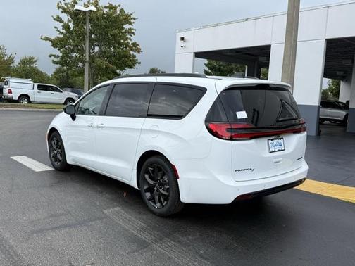 2026 Chrysler Pacifica Limited