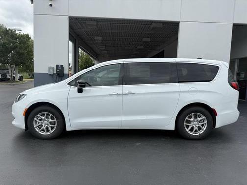 2026 Chrysler Voyager LX