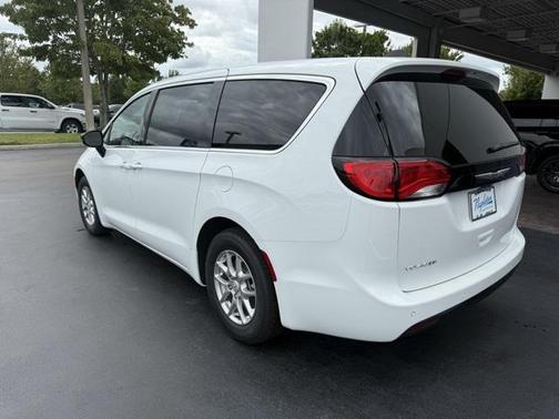 2026 Chrysler Voyager LX