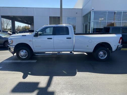 2024 RAM 3500 Big Horn Crew Cab 4x4 8' Box